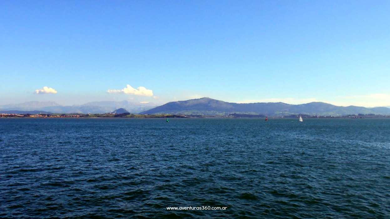El mar, disfrazado de lago, baña las costas de Santander DSCN2589